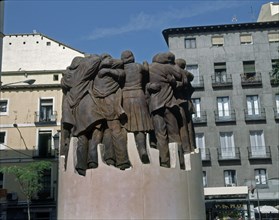 GENOVES JUAN 1930-
EL ABRAZO - 2003 - HOMENAJE A LOS ABOGADOS ASESINADOS EN ATOCHA 55 EL 24 DE
