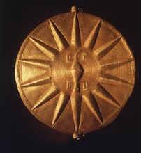 Pre-Columbian pectoral made of gold
Representation of the sun and a salamander