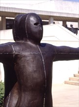 GORMLEY ANTONY
ESCULTURA S XX-HOMBRE DE HIERRO
FORT WORTH-TEXAS, MUSEO DE ARTE MODERNO
EEUU