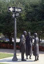 SEGAL GEORGE
ENCUENTRO-1989-FIGURAS DE BRONCE 123x41x55
FORT WORTH-TEXAS, MUSEO DE ARTE