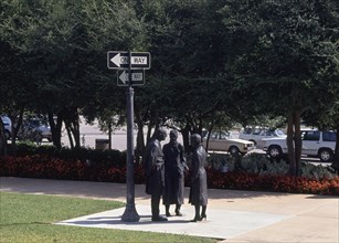 SEGAL GEORGE
ENCUENTRO-1989-FIGURAS DE BRONCE 123x41x55
FORT WORTH-TEXAS, MUSEO DE ARTE