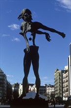 DALI SALVADOR 1904/1989
HOMENAJE A NEWTON - 1986 - SURREALISMO ESPAÑOL
MADRID, PLAZA DE