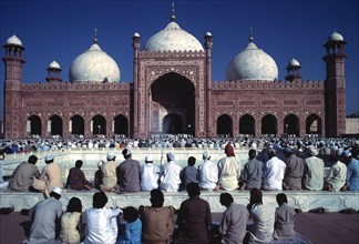 Huge congregation attends eid prayers, Badshahi Mosque, Lahore in Pakistan.