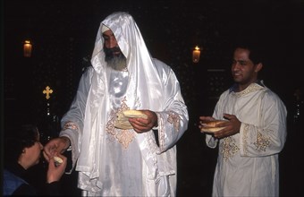 Communion copte pour Pâques, à l'église Harat Zuweila, au Caire