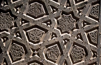 Portes en bronze à la mosquée Qalaun en Egypte, donnant accès à la  madrassa et au mausolée