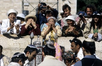 Cérémonie de Bar-Mitzvah au pied du Mur des lamentations, à Jérusalem