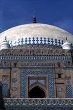 Façade décorée du mausolée de Rukni 'Alam à Multan, Pakistan