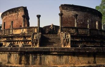 Wata Daga, demeure traditionnelle abritant des reliques, à Polonnaruwa, Sri Lanka (12e siècle)