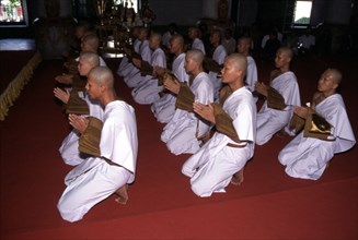 Chiang Mai : novices bouddhistes lors de la cérémonie d'initiation, Temple de Wat, Chedi Luang, Thaïlande