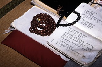 Livre de prières et rosaire coréens