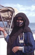 Femme musulmane sur la côte de Batina, dans le Sultanat d'Oman, sur la péninsule arabique