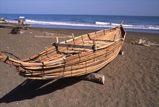 Shasha, northern coast of the Sultanate of Oman
Traditional palm-lashed boat