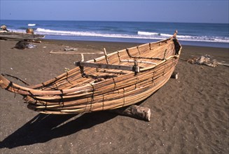 Shasha, sur la côte nord du Sultanat d'Oman.
Bateau traditionnel en palmier tressé