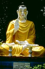Bouddha, la main levée