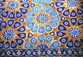 Tuiles peintes à la main dans la mosquée de Thatta