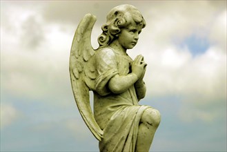 CHR1040BM_New_Orleans_cemetery_angel