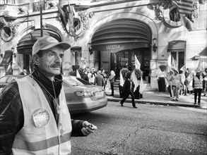 Manifestation devant l'hôtel Lutetia à Paris