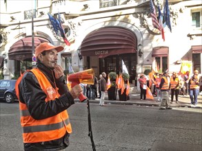 Manifestation devant l'hôtel Lutetia à Paris