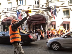Manifestation devant l'hôtel Lutetia à Paris