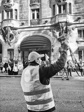 Manifestation devant l'hôtel Lutetia à Paris