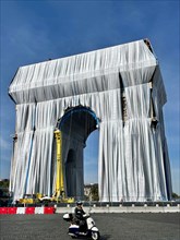 L'Arc de Triomphe, Wrapped