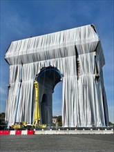 Emballage de l'Arc de Triomphe de l'Etoile par Christo