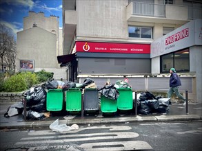 Rubbish bins in Paris (March 2023)