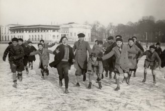 Ice skating on Lake of Enghien (1933)