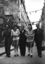 Scène de liesse populaire à la libération de Paris (août 1944)