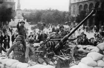 Unité militaire américaine lors de la Libération de Paris, Place du Châtelet (août 1944)