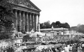 Tanks passing by the National Assembly, during the Liberation of Paris