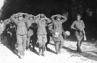 Surrender of a German unit at the Liberation of Paris, near the Jardin du Luxembourg (August 1944)