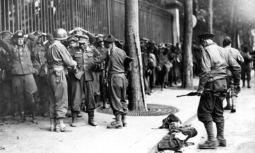 Surrender of a German unit at the Liberation of Paris, near the Jardin du Luxembourg (August 1944)