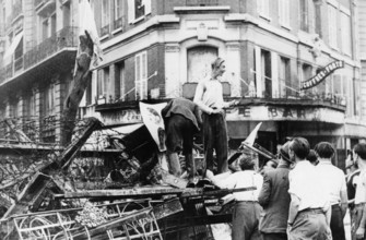 Barricade in the streets of Paris, at the Liberation (August 1944)