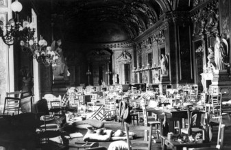 Camp set up probably inside the Senate, during the Liberation of Paris (August 1944)