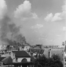 Numerous fires rage in Paris during the Liberation (August 1944)