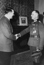 Rommel décoré de la Croix de Chevalier de la Croix de Fer (1941)