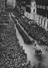Défilé d'un bataillon autrichien à Berlin, après l'Anschluss (1938)