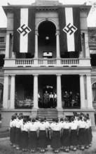 Inauguration d'une école pour jeunes filles faisant partie des B.D.M. (jeunesses hitlériennes féminines), 1934