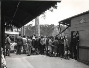 La queue de deux heures pour un bateau au Bois de Boulogne