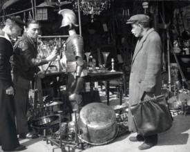 A la foire à la ferraille, 1955