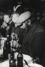 Sans-abri lors d'un réveillon offert par l'Armée du Salut, 1931