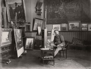 Ernest Duez dans son atelier