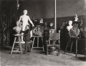 Auguste-André Lançon dans son atelier