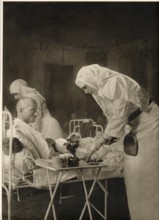 La reine Marie de Roumanie au chevet des blessés