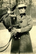 Femme-cocher,PARIS 1907