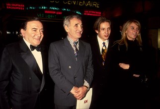 Charles Aznavour avec son fils et sa fille ainsi que  Lucien Layani