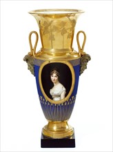 Vase orné du portrait de la reine Hortense