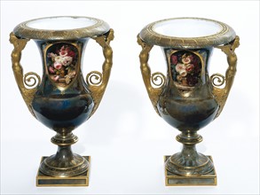 Manufacture de Dihl et Guérhard, Pair of vases