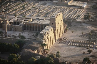 Temple d'Amon à Karnak, premier pylône